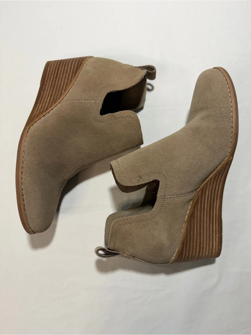 Toms Kallie Bootie - Taupe Suede Wedge Ankle bootie